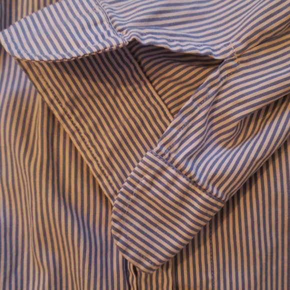 Cutest Gap work shirt, button down, XS - Picture 3 of 3